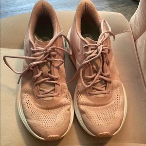 Lululemon mink blissfeel run shoes